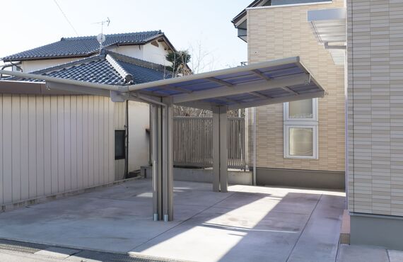 車庫やカーポートの設置なら豊富な施工実績で安心 | 北九州市での外構工事なら株式会社梅田企画にご相談ください